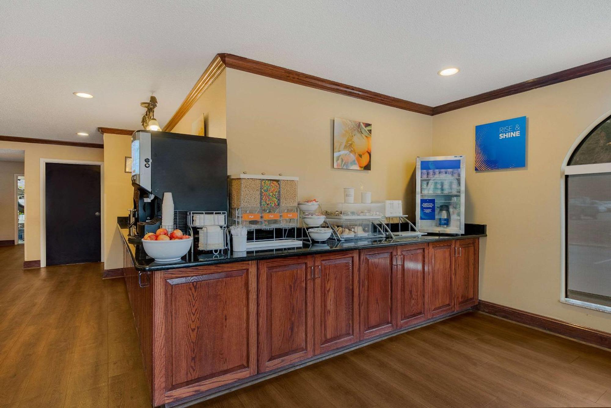 Comfort Inn Fayetteville I-95 Ngoại thất bức ảnh